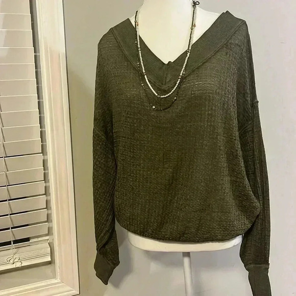 [S]We the Free V-Neck Cropped  Light Blouse Dolman Sleeve - Picture 1 of 10